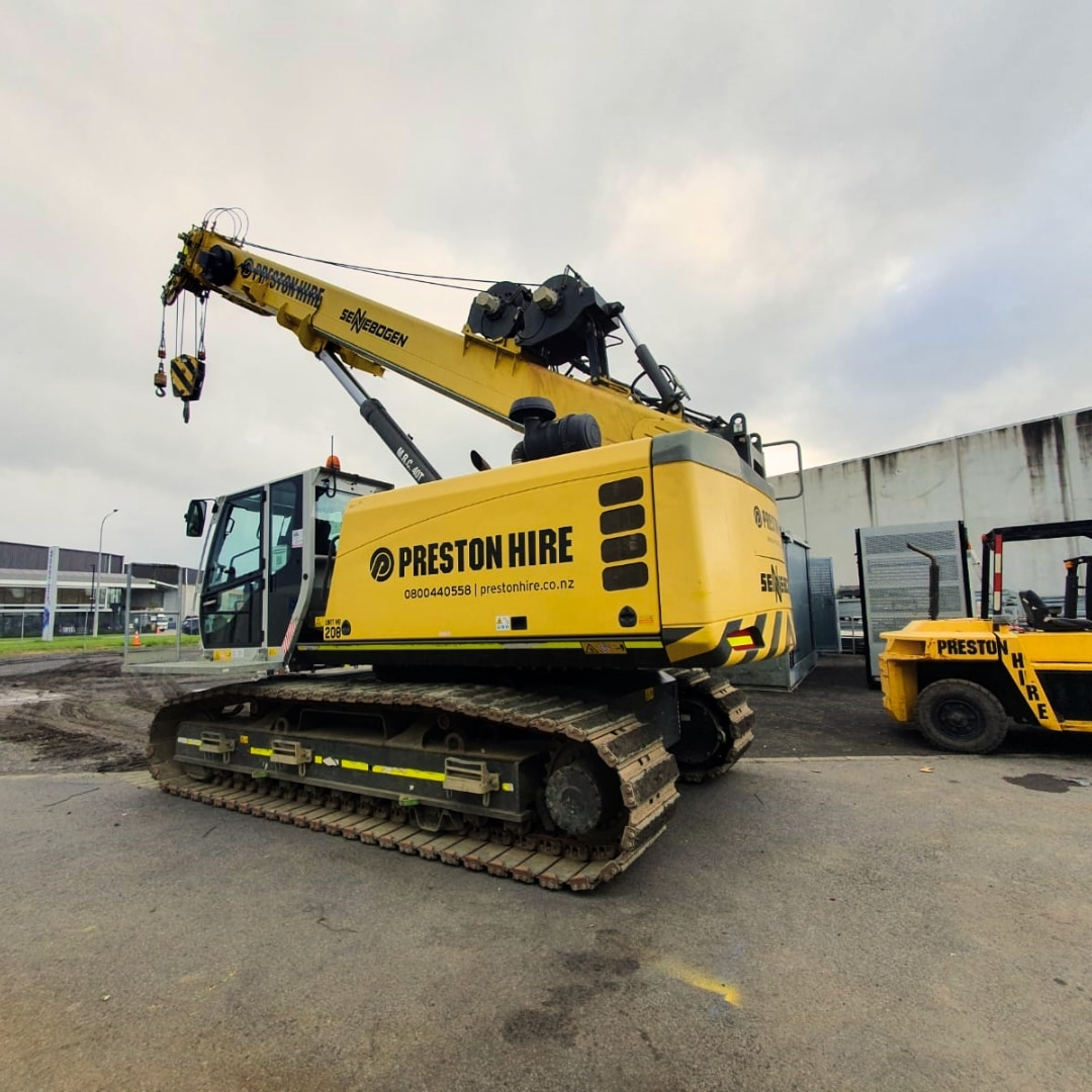 LEADERS IN TRACKED CRANE HIRE